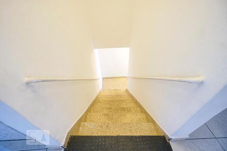 Casa à venda com 227m², 5 quartos e sem vaga Casa à venda com 227m², 5 quartos e sem vagaEscada