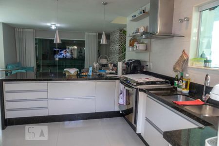 Casa de condomínio à venda com 500m², 4 quartos e 2 vagas Casa de condomínio à venda com 500m², 4 quartos e 2 vagasCozinha