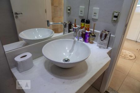Casa de condomínio à venda com 500m², 4 quartos e 2 vagas Casa de condomínio à venda com 500m², 4 quartos e 2 vagasBanheiro da Área Externa