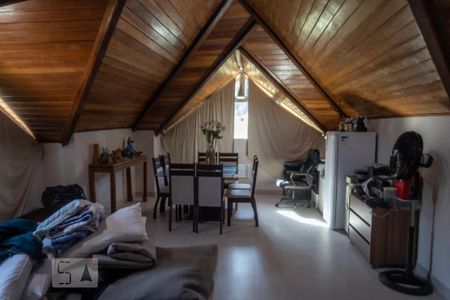 Casa de condomínio à venda com 500m², 4 quartos e 2 vagas Casa de condomínio à venda com 500m², 4 quartos e 2 vagasSótão