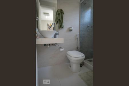 Casa de condomínio à venda com 500m², 4 quartos e 2 vagas Casa de condomínio à venda com 500m², 4 quartos e 2 vagasBanheiro Suite 2