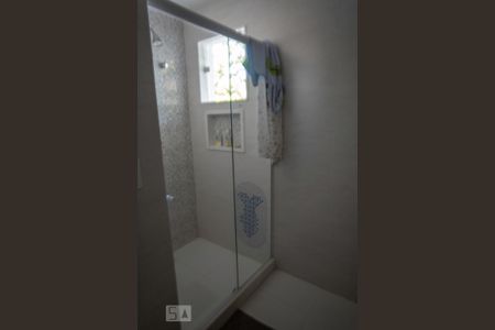 Casa de condomínio à venda com 500m², 4 quartos e 2 vagas Casa de condomínio à venda com 500m², 4 quartos e 2 vagasBanheiro 1