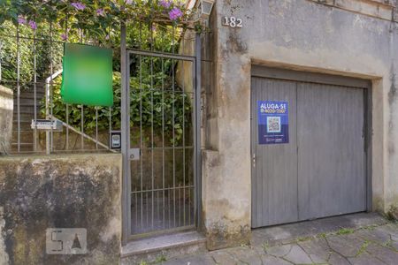Casa à venda com 359m², 1 quarto e 1 vaga Casa à venda com 359m², 1 quarto e 1 vagaContato