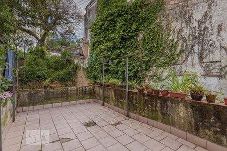 Casa à venda com 359m², 1 quarto e 1 vaga Casa à venda com 359m², 1 quarto e 1 vagaTerraço