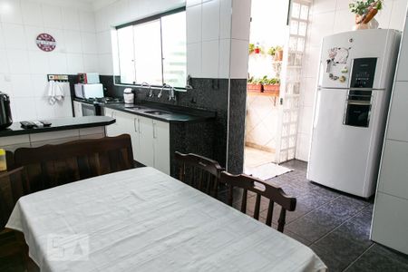 Casa à venda com 330m², 4 quartos e 2 vagas Casa à venda com 330m², 4 quartos e 2 vagasCopa