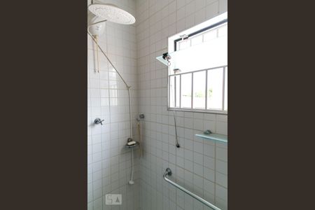 Casa à venda com 330m², 4 quartos e 2 vagas Casa à venda com 330m², 4 quartos e 2 vagasBanheiro da Suíte 2