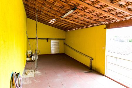 Casa à venda com 330m², 4 quartos e 2 vagas Casa à venda com 330m², 4 quartos e 2 vagasLaje