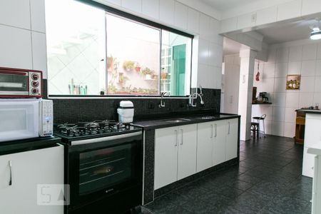 Casa à venda com 330m², 4 quartos e 2 vagas Casa à venda com 330m², 4 quartos e 2 vagasCozinha