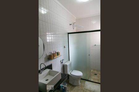 Casa à venda com 330m², 4 quartos e 2 vagas Casa à venda com 330m², 4 quartos e 2 vagasBanheiro da Suíte 1