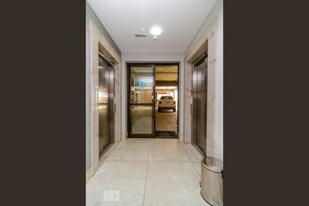 Apartamento à venda com 64m², 2 quartos e 2 vagas Apartamento à venda com 64m², 2 quartos e 2 vagasElevador