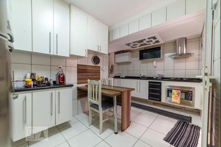 Casa à venda com 295m², 5 quartos e 3 vagas Casa à venda com 295m², 5 quartos e 3 vagasCozinha