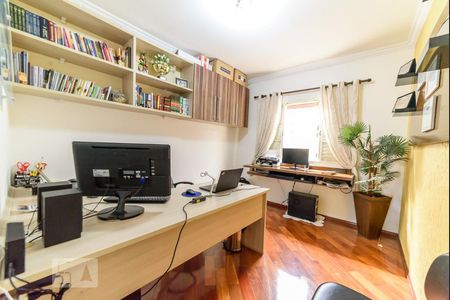 Casa à venda com 295m², 5 quartos e 3 vagas Casa à venda com 295m², 5 quartos e 3 vagasEscritório