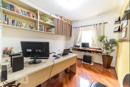 Casa à venda com 295m², 5 quartos e 3 vagas Casa à venda com 295m², 5 quartos e 3 vagasEscritório