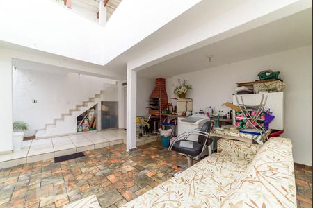 Casa à venda com 295m², 5 quartos e 3 vagas Casa à venda com 295m², 5 quartos e 3 vagasQuintal