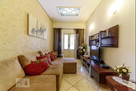 Casa à venda com 295m², 5 quartos e 3 vagas Casa à venda com 295m², 5 quartos e 3 vagasSala de TV