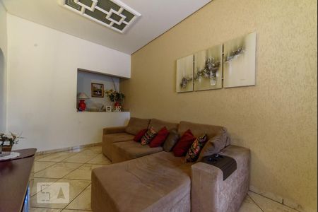 Casa à venda com 295m², 5 quartos e 3 vagas Casa à venda com 295m², 5 quartos e 3 vagasSala de TV