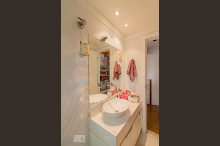 Apartamento à venda com 150m², 2 quartos e 2 vagas Apartamento à venda com 150m², 2 quartos e 2 vagasBanheiro Suíte 2