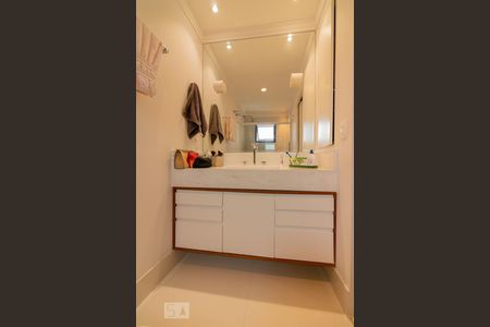 Apartamento à venda com 150m², 2 quartos e 2 vagas Apartamento à venda com 150m², 2 quartos e 2 vagasBanheiro Suíte 1