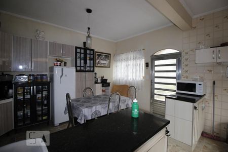 Casa à venda com 200m², 4 quartos e 5 vagasCozinha