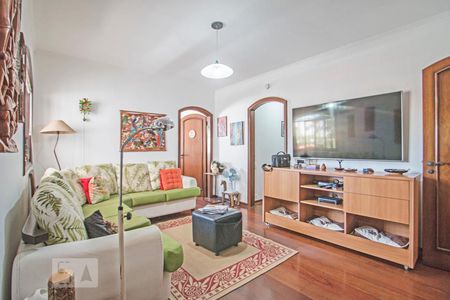 Casa à venda com 540m², 4 quartos e 8 vagasSala de TV