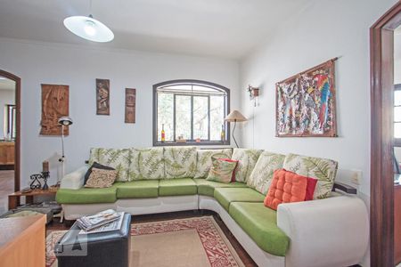 Casa à venda com 540m², 4 quartos e 8 vagasSala de TV