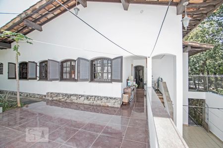 Casa à venda com 540m², 4 quartos e 8 vagasFundos