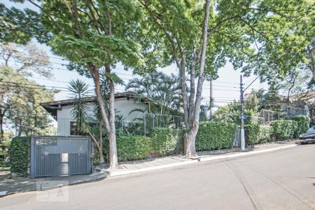 Casa à venda com 540m², 4 quartos e 8 vagasFachada