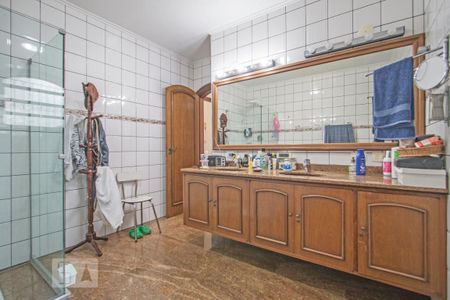 Casa à venda com 540m², 4 quartos e 8 vagasBanheiro da Suite 3 Master