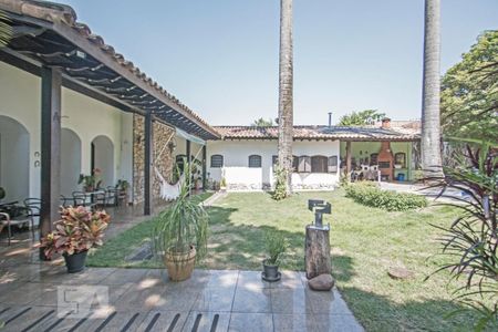 Casa à venda com 540m², 4 quartos e 8 vagasVaranda e Jardim