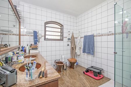 Casa à venda com 540m², 4 quartos e 8 vagasBanheiro da Suite 3 Master