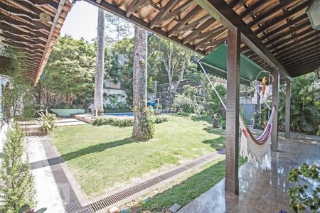 Casa à venda com 540m², 4 quartos e 8 vagasVaranda e Jardim