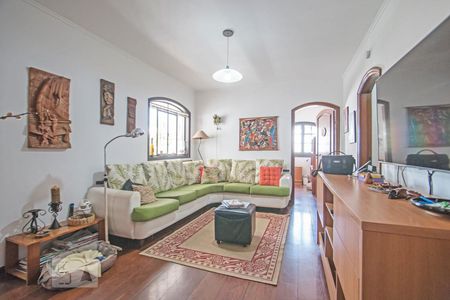 Casa à venda com 540m², 4 quartos e 8 vagasSala de TV