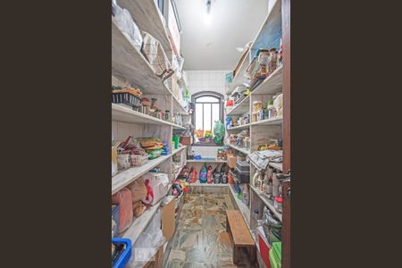 Casa à venda com 540m², 4 quartos e 8 vagasDispença