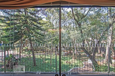 Casa à venda com 540m², 4 quartos e 8 vagasVista da Sala de Jantar para a Praça