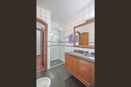 Casa à venda com 540m², 4 quartos e 8 vagasBanheiro da Suite 2