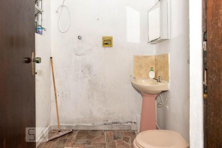 Casa à venda com 300m², 4 quartos e 4 vagas Casa à venda com 300m², 4 quartos e 4 vagasBanheiro de Serviço