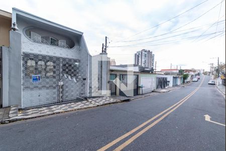 Casa à venda com 365m², 3 quartos e 3 vagasFachada