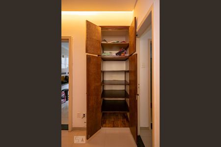 Apartamento à venda com 110m², 4 quartos e 1 vagaRoupeiro 1