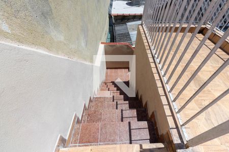 Casa à venda com 120m², 3 quartos e 1 vaga Casa à venda com 120m², 3 quartos e 1 vagaEscada