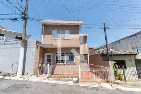 Casa à venda com 120m², 3 quartos e 1 vaga Casa à venda com 120m², 3 quartos e 1 vagaFachada