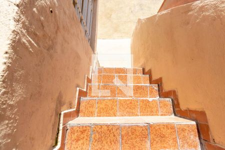 Casa à venda com 120m², 3 quartos e 1 vaga Casa à venda com 120m², 3 quartos e 1 vagaEscada