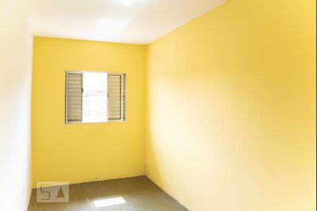 Quarto 2 de casa para alugar com 2 quartos, 32m² em Vila Carmosina, São Paulo