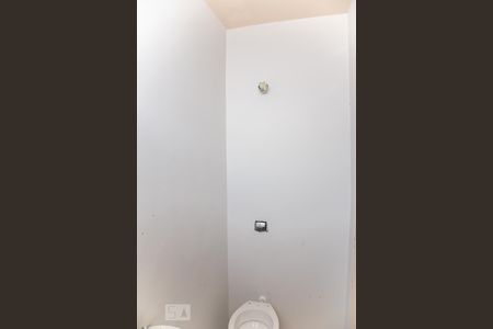 Banheiro de casa para alugar com 2 quartos, 32m² em Vila Carmosina, São Paulo