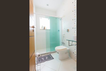 Casa de condomínio à venda com 457m², 3 quartos e 4 vagas Casa de condomínio à venda com 457m², 3 quartos e 4 vagasBanheiro da Suíte 3