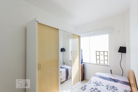 Casa de condomínio à venda com 457m², 3 quartos e 4 vagas Casa de condomínio à venda com 457m², 3 quartos e 4 vagasQuarto de Serviço