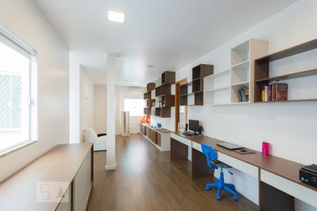 Casa de condomínio à venda com 457m², 3 quartos e 4 vagas Casa de condomínio à venda com 457m², 3 quartos e 4 vagasEscritório