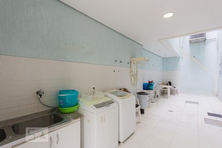 Casa de condomínio à venda com 457m², 3 quartos e 4 vagas Casa de condomínio à venda com 457m², 3 quartos e 4 vagasLavanderia