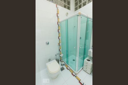 Casa de condomínio à venda com 457m², 3 quartos e 4 vagas Casa de condomínio à venda com 457m², 3 quartos e 4 vagasBanheiro da Suíte 1