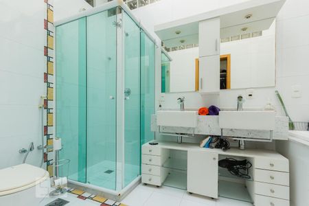 Casa de condomínio à venda com 457m², 3 quartos e 4 vagas Casa de condomínio à venda com 457m², 3 quartos e 4 vagasBanheiro da Suíte 1