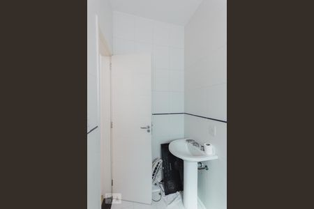 Casa de condomínio à venda com 457m², 3 quartos e 4 vagas Casa de condomínio à venda com 457m², 3 quartos e 4 vagasBanheiro de Serviço